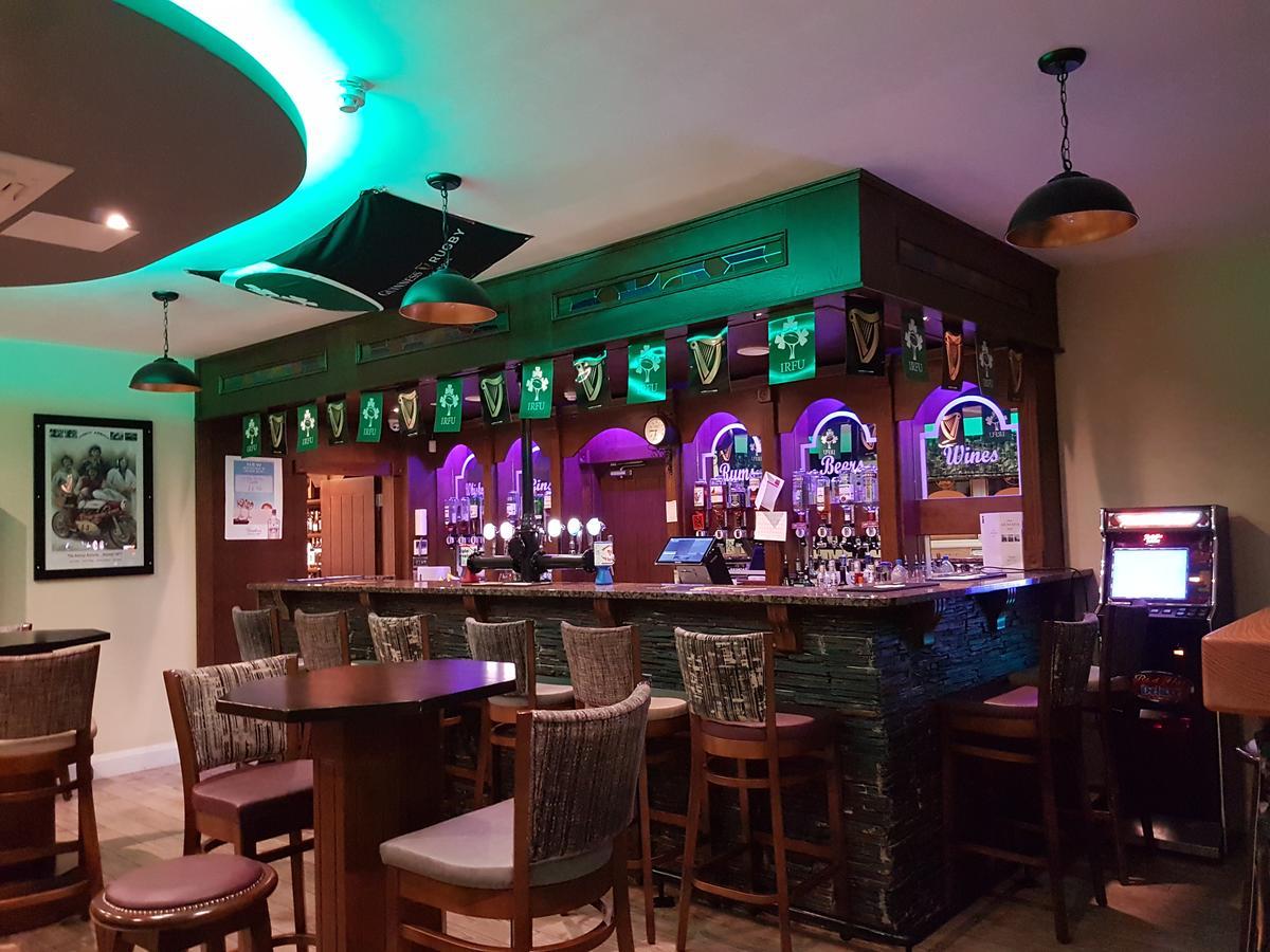 The Armada Inn Баллімоні Екстер'єр фото